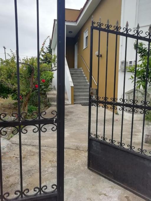 فيلا Myrsini' S House Néa Péramos المظهر الخارجي الصورة