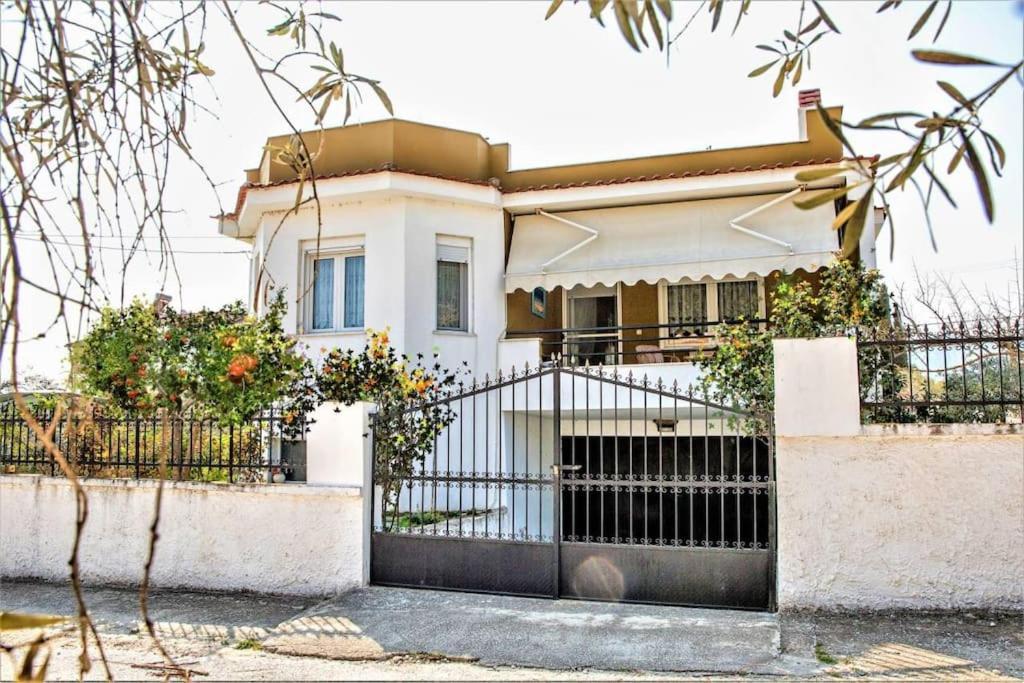 فيلا Myrsini' S House Néa Péramos المظهر الخارجي الصورة