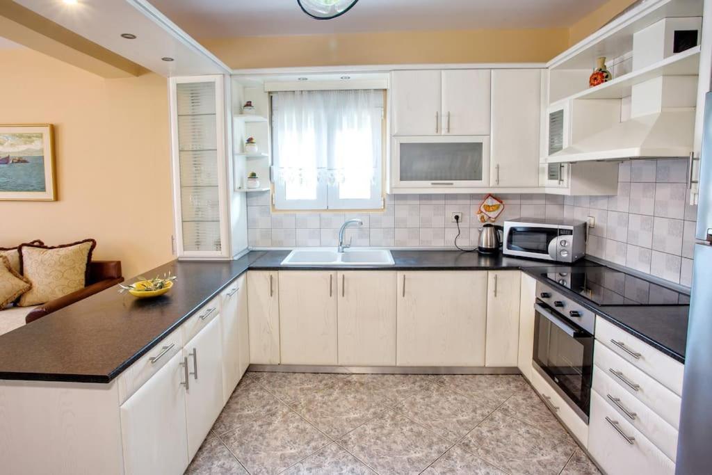 فيلا Myrsini' S House Néa Péramos المظهر الخارجي الصورة