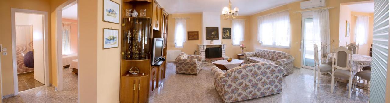 فيلا Myrsini' S House Néa Péramos المظهر الخارجي الصورة
