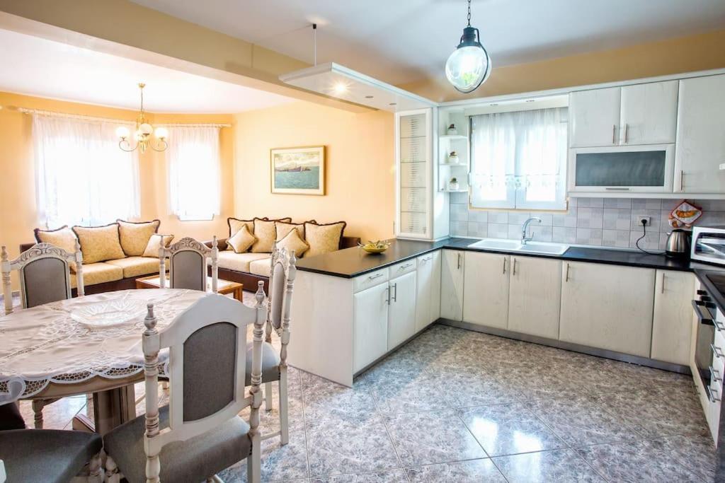 فيلا Myrsini' S House Néa Péramos المظهر الخارجي الصورة