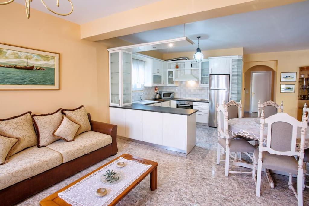 فيلا Myrsini' S House Néa Péramos المظهر الخارجي الصورة